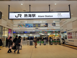 JR熱海駅改札前